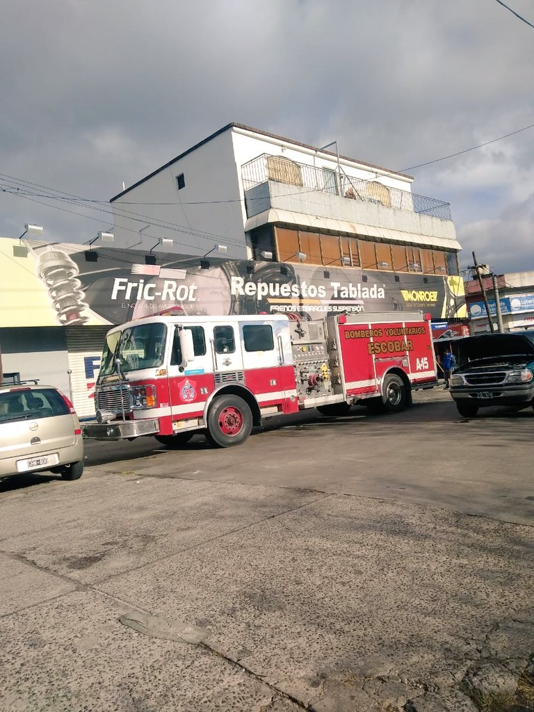 CarxonService's tweet image. Hoy atendiendo a los #bomberosvoluntariosdeEscobar!
Una vez más los AUTOPARTISTAS demostramos por qué somos clave en esta pandemia #COVID19 !
Solo pedimos que nuestras fábricas sean incorporadas como ESENCIALES!
#Argentina