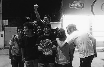 ofelipeaguiar's tweet photo. tirei o dia pra revirar foto antiga, e só quem viveu sabe a história dessa foto aqui...

que dia, que momento.

santa cruz do capibaribe - pe, fevereiro de 2016. https://t.co/jXh81NytDC