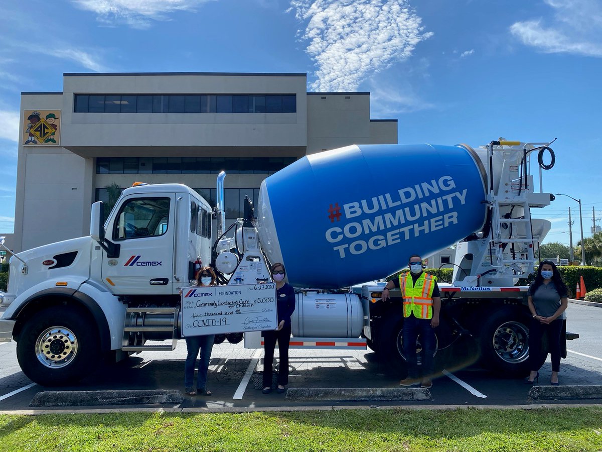 We are proud to be #BuildingCommunityTogether with @4Cflorida to help provide assistance and childcare to families affected by COVID-19 in @OrangeCOFL. We delivered the donation in a special <a href="/CEMEX/">Cemex Global</a> ready-mix truck to show our support to the local community! 💪🏘