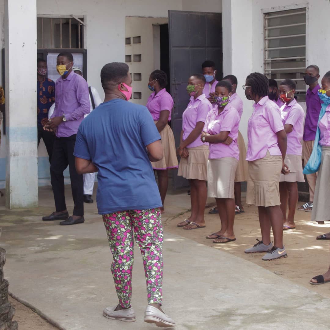 OfficielWisdom's tweet photo. Ce jeudi 02juillet nous avions commencé notre #StopCovidSchoolTour  avec le lycée maratho kpeme.
Nous disons merci à l'administration et aux élèves pour l'accueil et les promesses.
100% pour avoir 20/20 
La suite bientôt https://t.co/vFZ80yJTq3