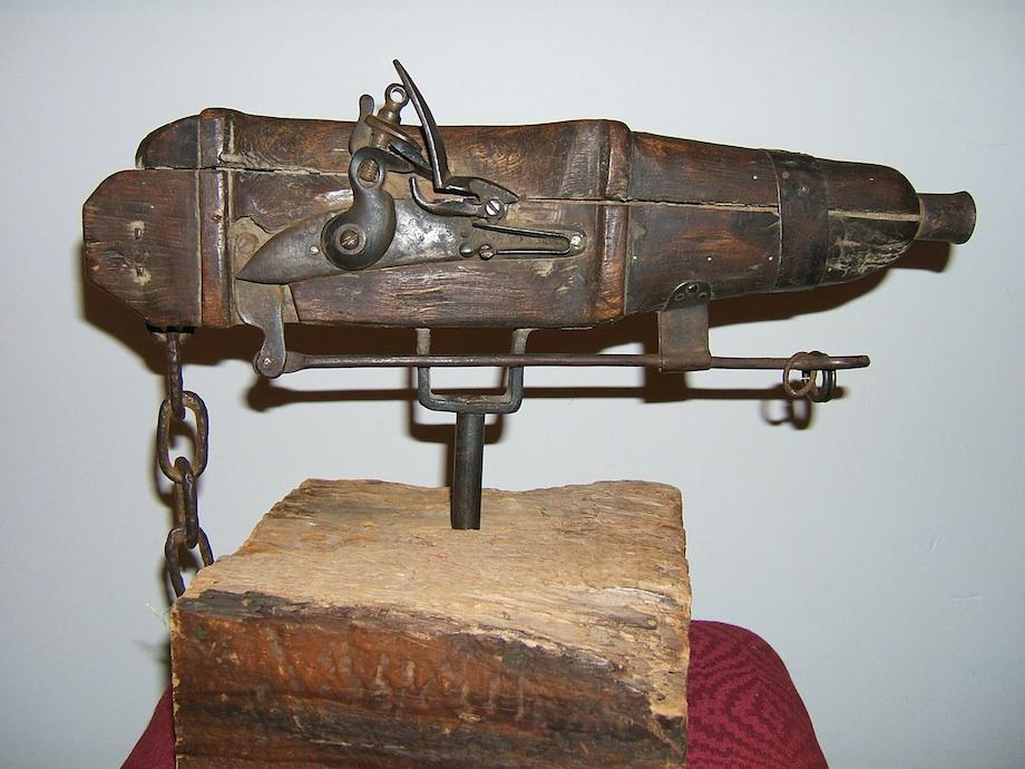 LaMiniPedia's tweet photo. #SabiasQue ... En el siglo XIX, algunos ataúdes estaban equipados con escopetas y explosivos trampa, para evitar disuadir a ladrones de tumbas. #GCV2020 https://t.co/e1K6HP2P9l