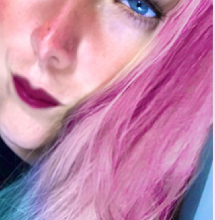 GodessesE's tweet photo. Wat vinden jullie slaafjes van de nieuwe lipstick die ik gekocht heb?

#findom #findomnl #paypig #cashslave #geldslaafje #findomnederland #femdom #slaafje #sletje #ashtray #geldslaaf #sub https://t.co/hOAlWVfdrJ