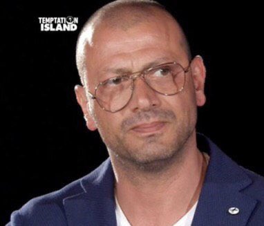 kit3mmu0rt's tweet photo. The poet                     The poem 
#TemptationIsland https://t.co/Rv3nlb24un