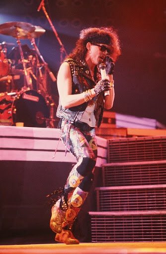 Happy Birthday Stephen Pearcy   Out Of The Cellar         