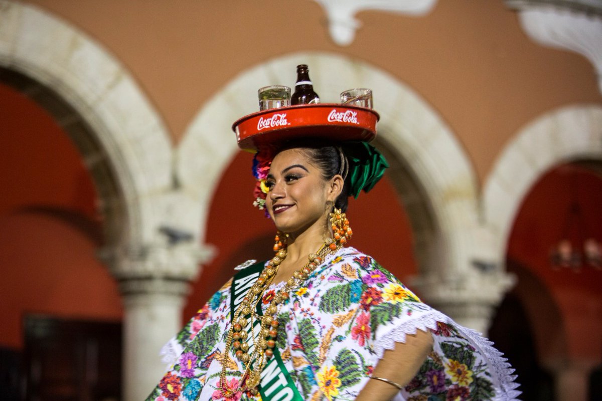VisitMeridaMx's tweet photo. La Vaquería yucateca es una pieza clave representativa de la danza en nuestra región, se puede disfrutar en diversos eventos. Es una tradición que ha pasado de generación en generación donde los bailarines portan los trajes típicos. #MeridaCultural #VisitMeridaMx #PiensaEnMerida https://t.co/9yqopqU7fk