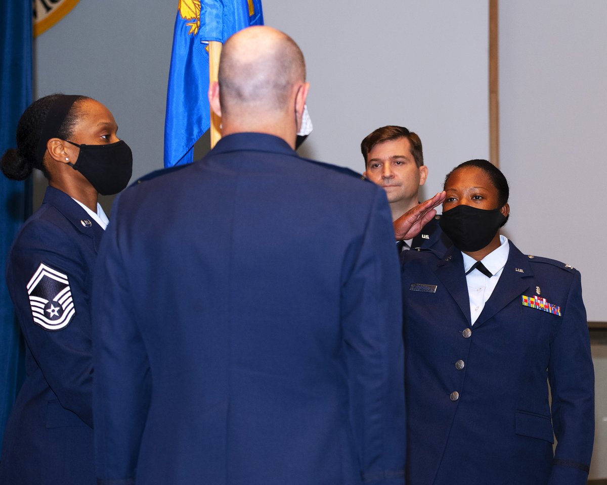 WrightPattAFB's tweet photo. Welcome Col. Jennie Stoddart!
Col. Jennie Stoddart, incoming 88th Dental Squadron commander, salutes Col. Michael Foutch, 88th Medical Group commander, during a change of command ceremony @WrightPattAFB, Ohio, July 2, 2020. (U.S. Air Force photo by R.J. Oriez)
@WrightPattMC https://t.co/nHV1MJneyh