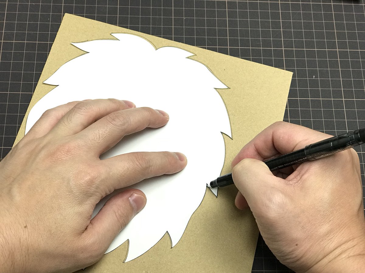 オダカマサキ オドンガー大佐 オダカマサキダンボールアートワークス ダンボールでライオンの顔を作ってみよう ダンボール造形 基礎編 9個のパーツを組み合わせて ライオンの顔を造形します 型紙を写し 切り出し 組み合わせて 貼るという 僕