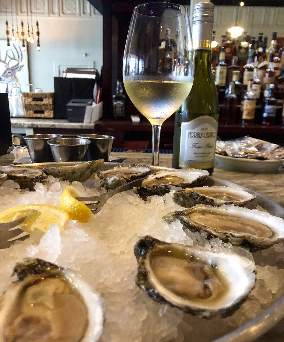117PrimeMem's tweet image. It’s hot.... and you need some wine with your oysters! Come see us at 117 Prime!