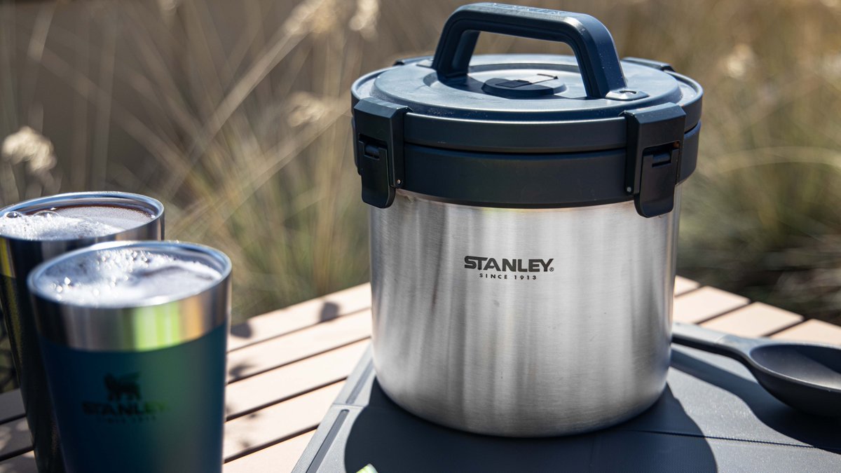 TheStanley1913's tweet photo. The unsung hero of backyard gatherings: the Adventure Stay-Hot Camp Crock. Put food in hot or cold and it will stay that way all day long. Built for #Food. #BuiltforLife

Host the best backyard gathering with our essential picks: https://t.co/Lx8gRfFdW3 https://t.co/xZlpEHhy3C