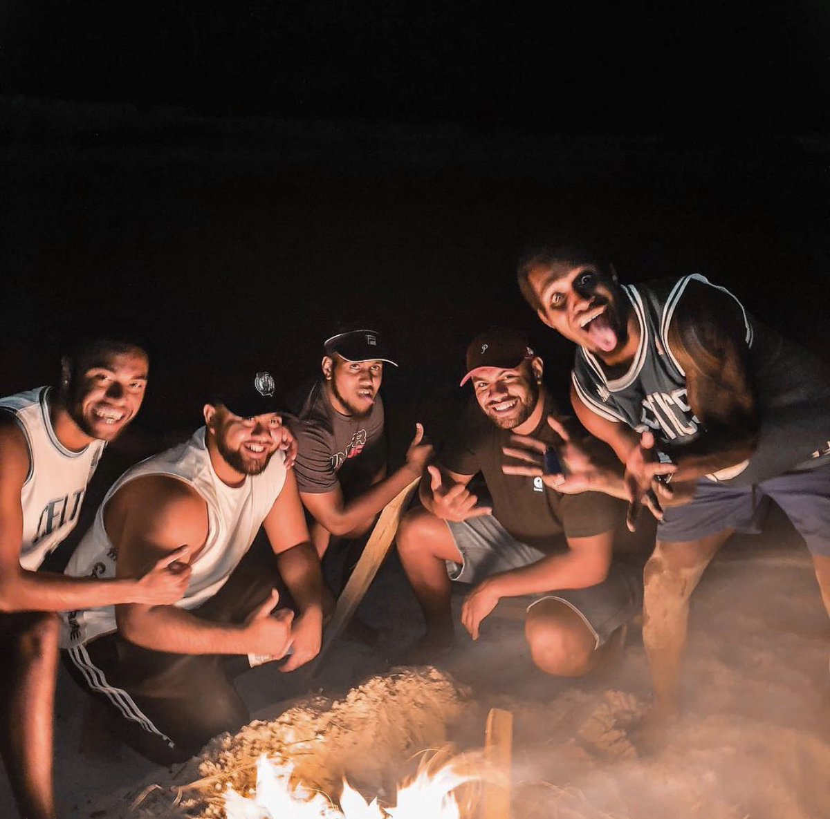 TKarisitiana's tweet image. #spitsquad #bonfire 🤙🏽 @AdiBaseisei