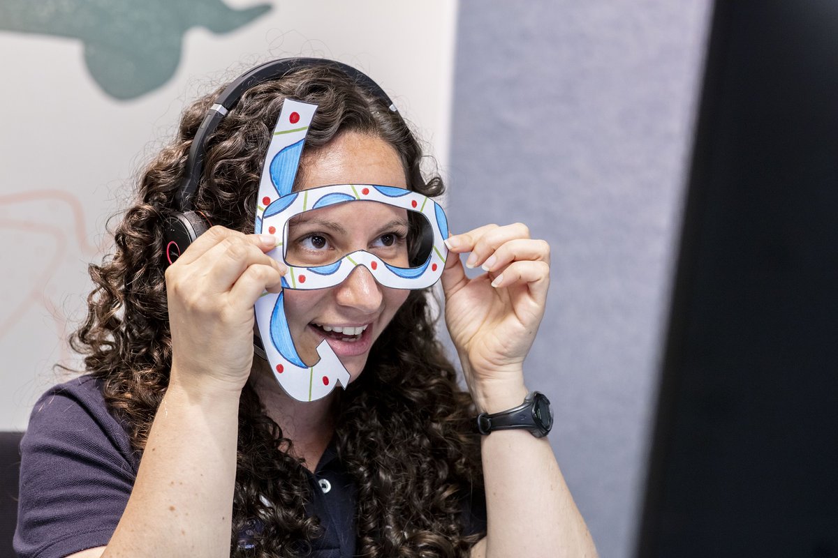 shedd_aquarium's tweet photo. What does Shedd Summer Splash Camp: Stay Home Edition look like from behind the scenes? From sharks in Wild Reef to dolphins in the Oceanarium, get your camper up close to animals from Shedd, even while they learn from home!

Sign up for our next session: https://t.co/3o8SnPAwL9 https://t.co/mWdelv0ZFh