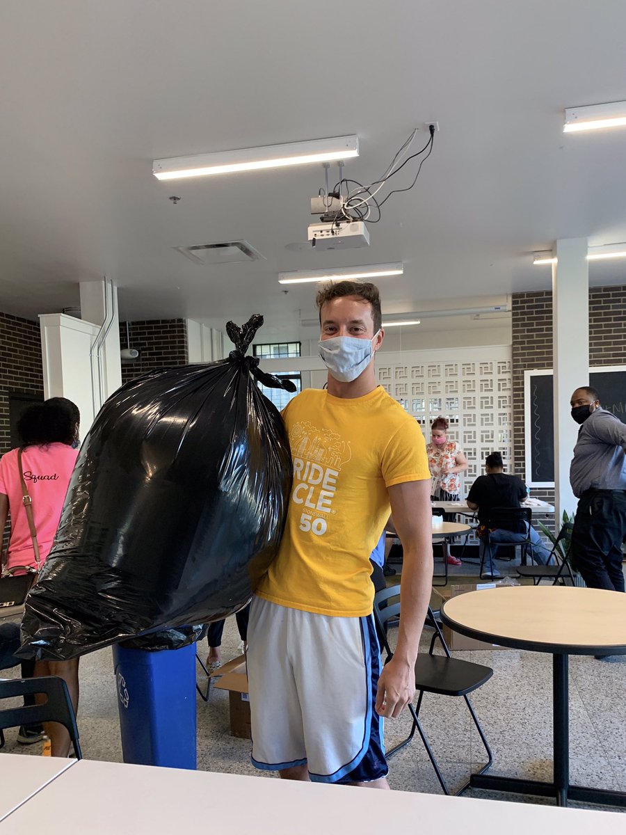 The #Masks4Community team donated 650 masks for us to distribute with @Cudell_inc! 🖤 Our staff joined volunteers to package the masks with health, #ClevelandVOTES and #Census2020 info at @3rdSpaceCLE. If you can volunteer, please sign up for a shift here: masks4community.com/volunteer