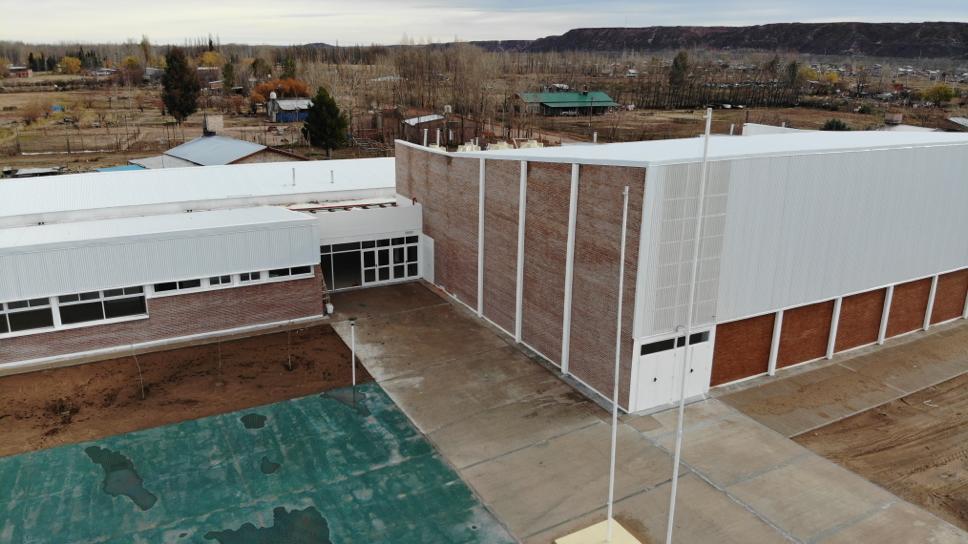 ¡Qué linda está quedando la nueva Escuela Primaria Nº 367, en el barrio El Porvenir de Plottier! Una obra que nos llena de satisfacción porque entendemos que la educación es la llave para garantizarle a los niños y niñas igualdad de oportunidades pensando a futuro. 🏫📚🙌🏻