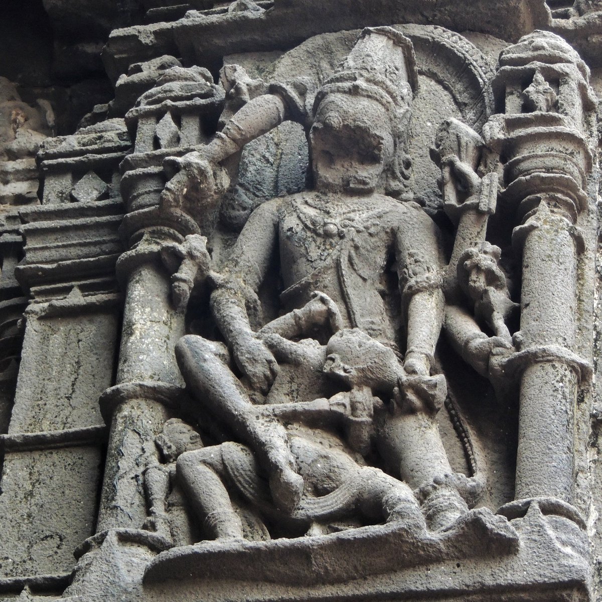 अं for अंबरनाथ शिवालय/ Ambernath Shiva Temple. Narasimha,  holding Hiranyakashipu by his hair, one leg around him. Hiranyakashipu is twisted around, and his gesture is one of supplication. Note Prahalada peeping out from behind.  #AksharArt  #ArtByTheLetter (6/10)
