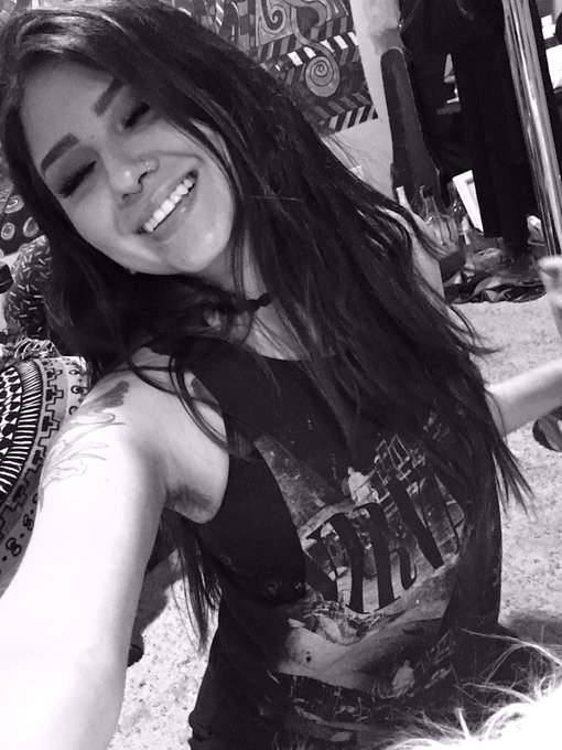 Oh hai. ✨ What would you do if there were two of me? 🤨 https://t.co/pDqocn0BPJ<a href="/tag/mvsales"class="tags"><span>#mvsales</span></a>