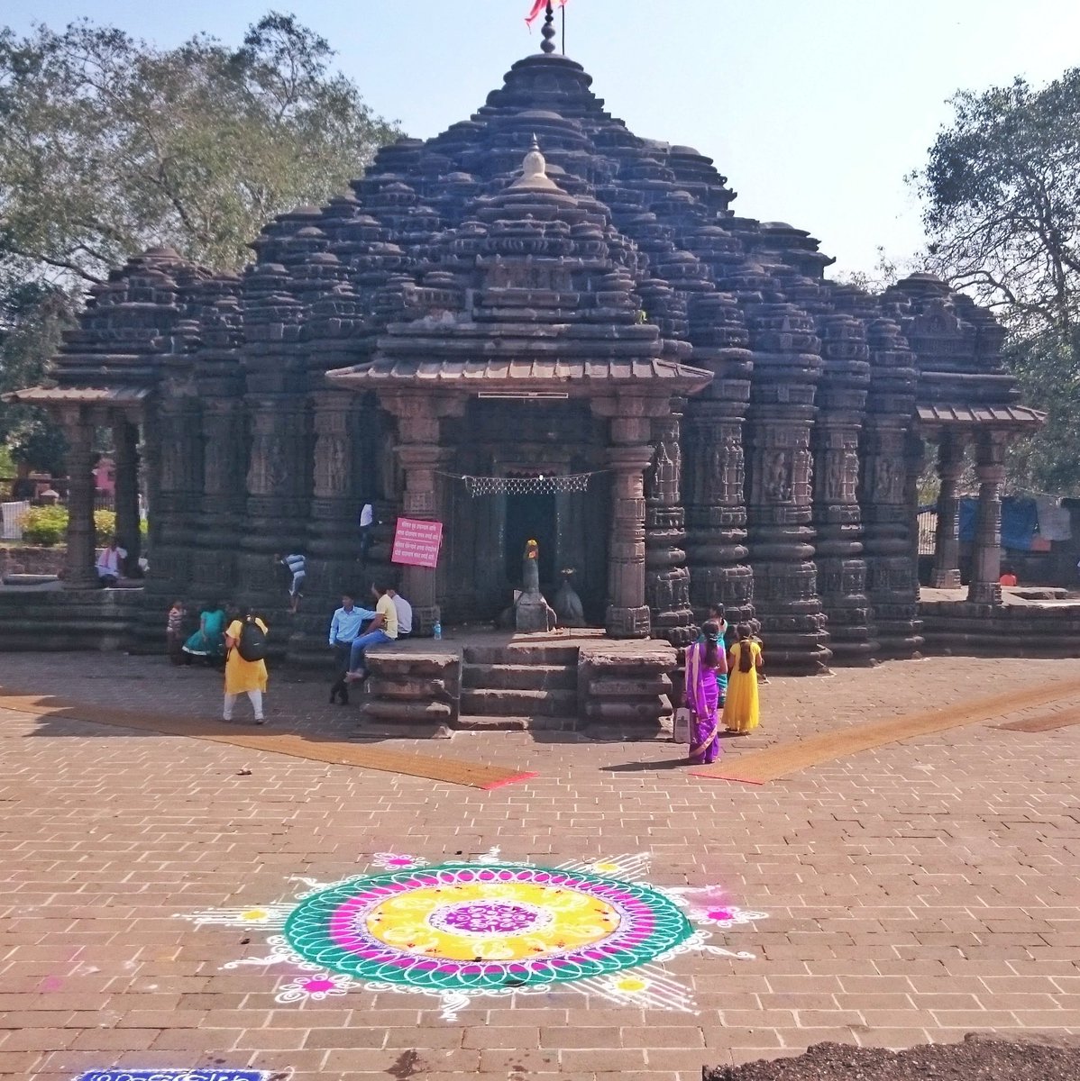 अं is for अंबरनाथ शिवालय / Ambernath Shiva Temple,  located in the suburb of Ambernath, built by the Shilaharas in the 11th century CE.  #AksharArt  #ArtbyTheLetter (1/10)