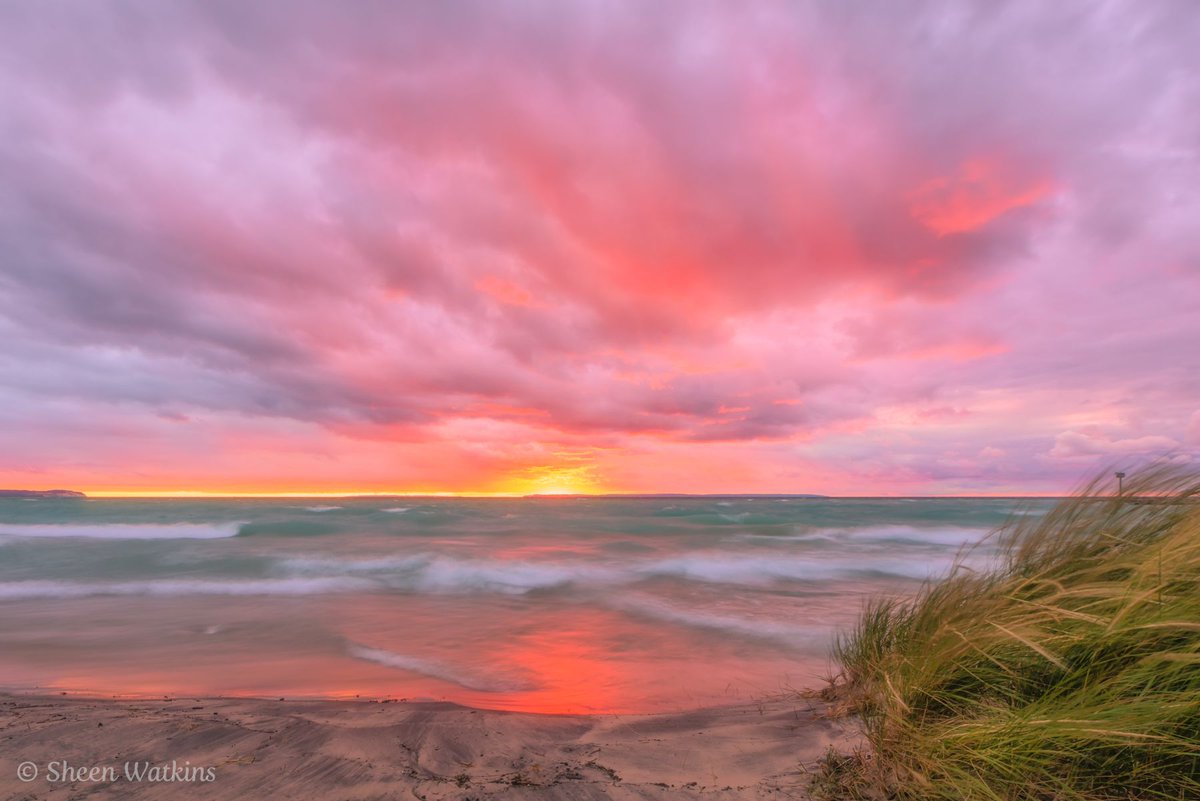 For everyone who can’t get to #LakeMichigan to see the sun go down, this shot from Sheen Watkins is for you. Taken from #VansBeach in #Leland, this shot is a sight for poor, pandemic eyes. #whyleelanau
