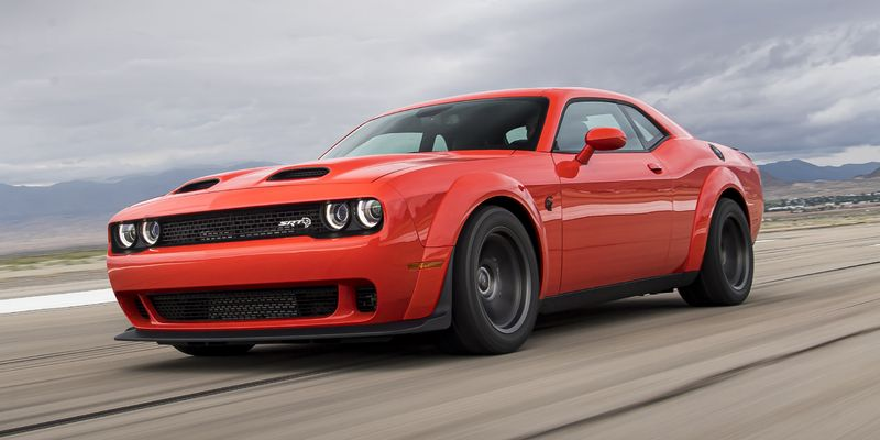 RoadandTrack's tweet photo. The 2020 Dodge Challenger SRT Super Stock is an 807-horsepower street-legal drag car. https://t.co/fVF2k5zxei https://t.co/BaUKHj0i12