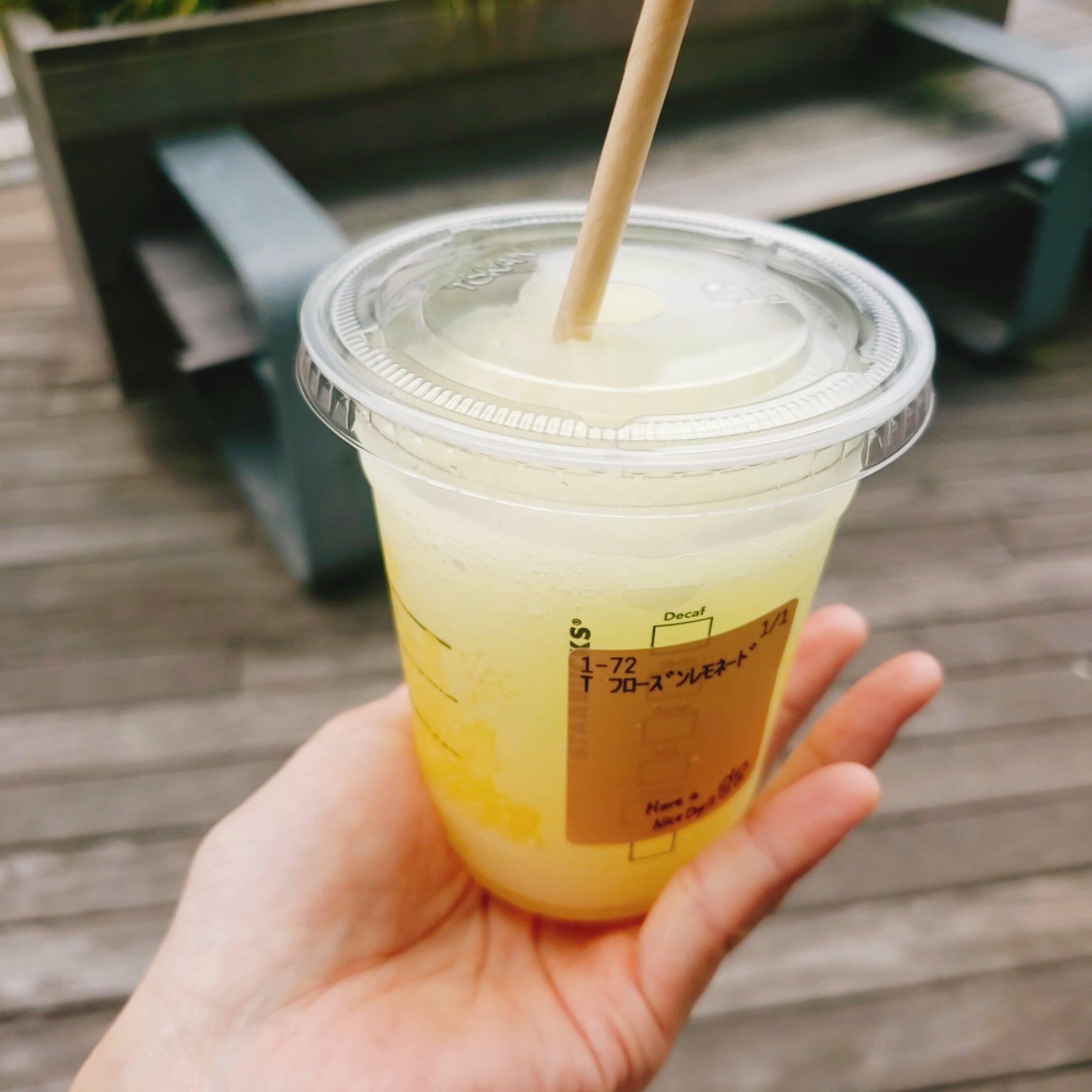 これはレモネード好きに覚えてて欲しいスタバライフハックなんですが スタバ新作のコールドブリューコーヒーフローズンレモネード はコーヒー抜きのカスタムができるのでスタバでただのフローズンレモネードが注文できます 話題の画像がわかるサイト