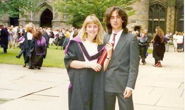 My girlfriends graduation. From the University of Britain which is the best university in the UK. I really regret not wearing a little jaunty scarf that day. Also not insisting on a wind machine was a mistake! #limphair