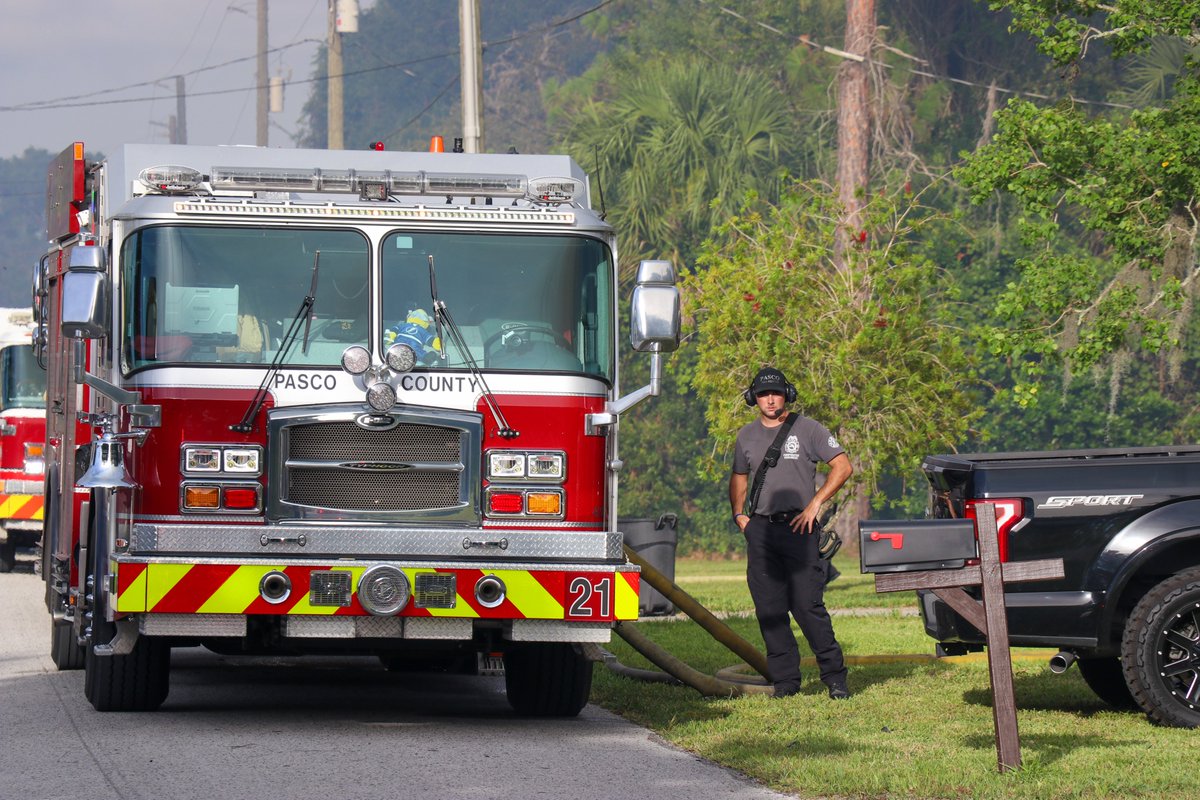 PascoFireRescue's tweet photo. #Alert: On the scene of a brush fire in the area of US-19 and Sea Ranch Road in Hudson.
Firefighters on the scene are reporting a brush fire, approximately 5 acres in size, deeply seated in the brush, and contained at this time. #PCFRNews https://t.co/7LPI1MxEyH