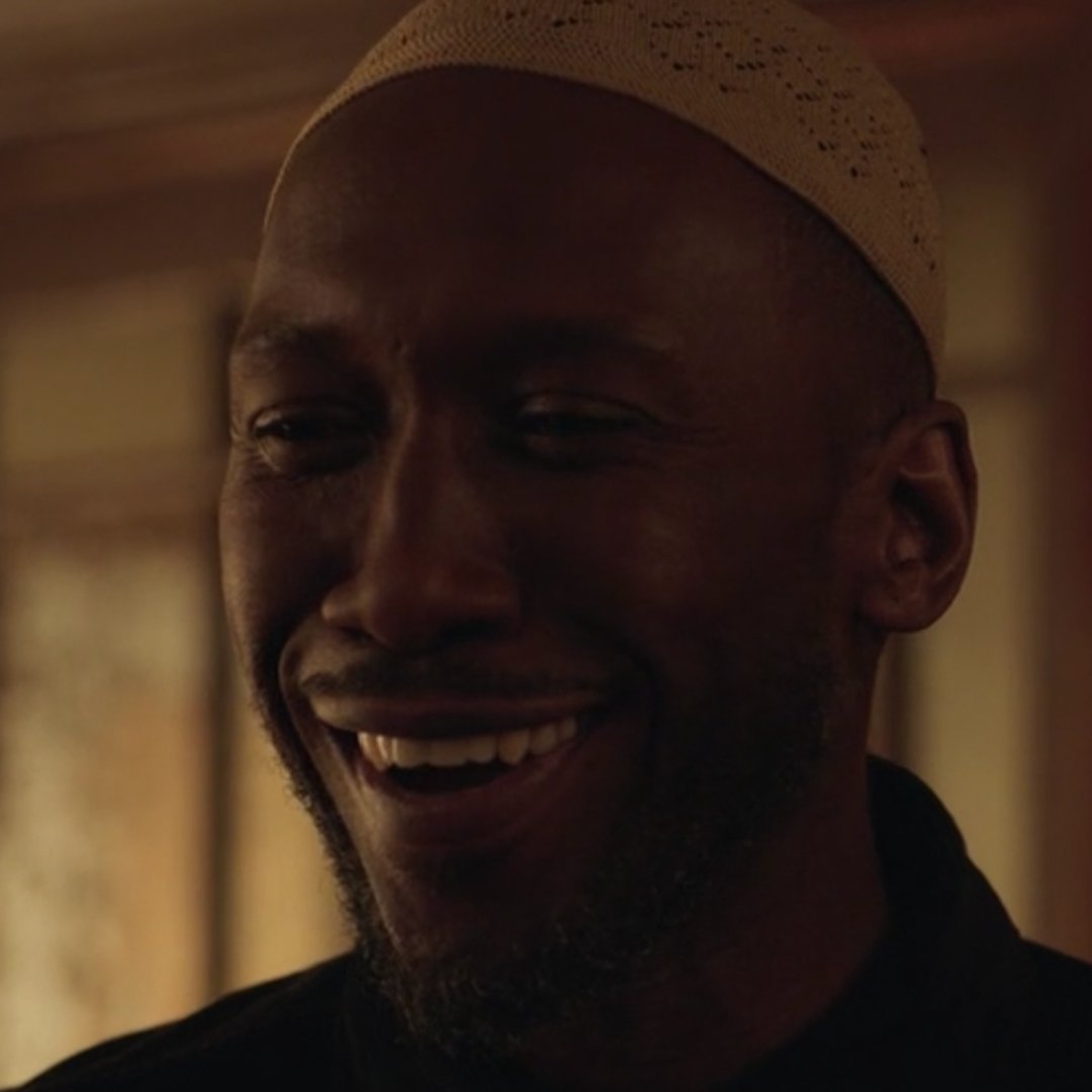 Mahershala Ali but as you keep scrolling his smile gets bigger: A Thread.