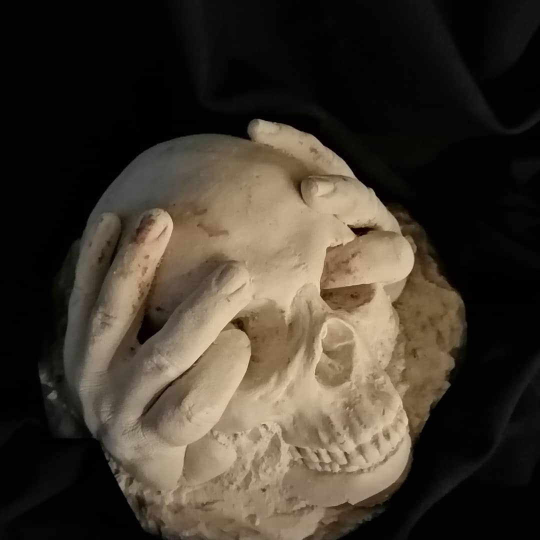 gavrik66's tweet photo. The #DeathDefyingHands to honor of #HealtCareHeroes who lost their lives from COVID19 / #sculpture by #sculptor #GabrielRuhiTuna - #Turkish #Canadian #Artist https://t.co/UgssIbbaBS