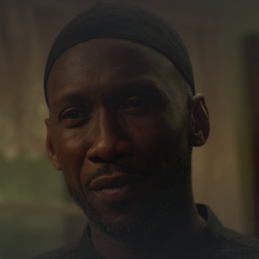 Mahershala Ali but as you keep scrolling his smile gets bigger: A Thread.