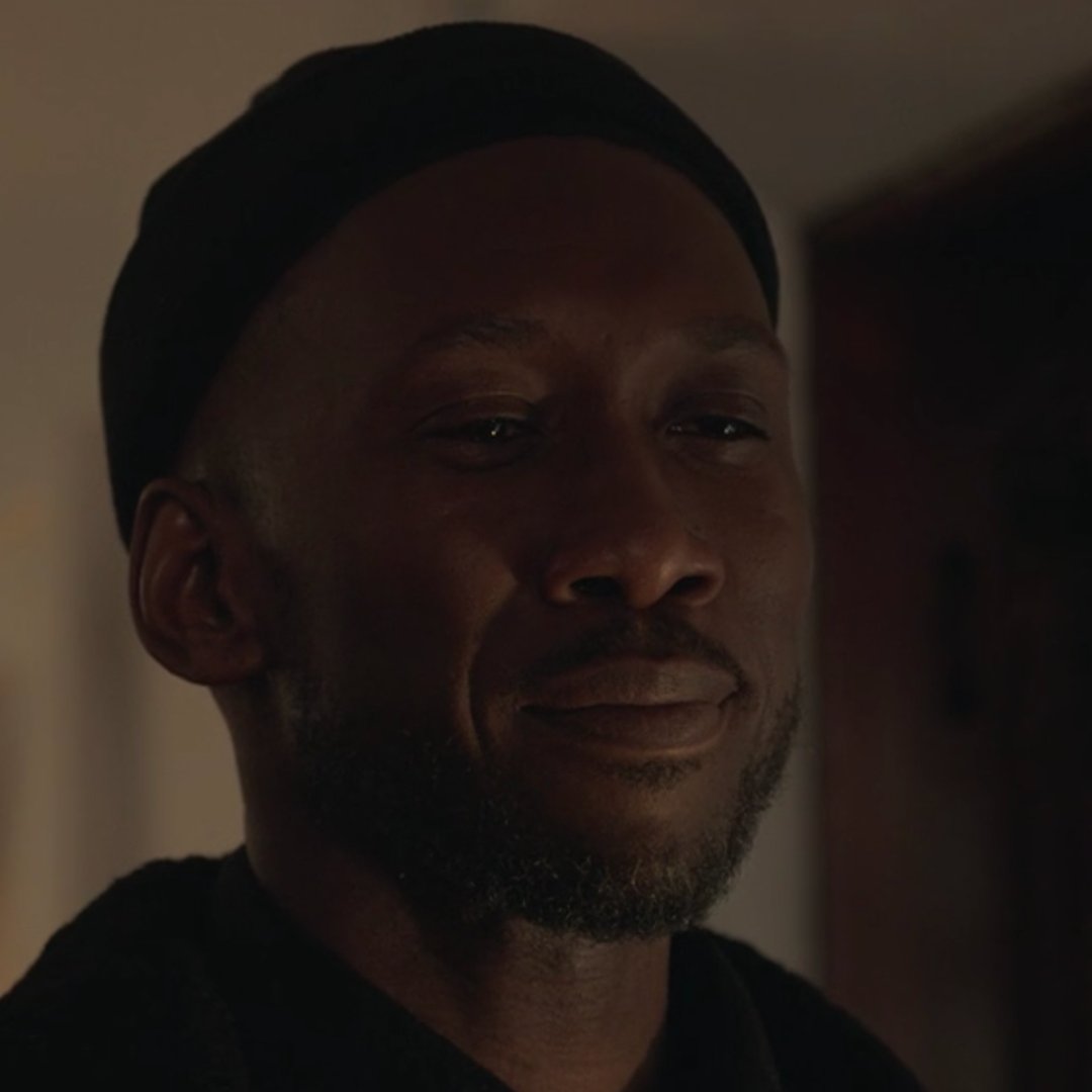Mahershala Ali but as you keep scrolling his smile gets bigger: A Thread.