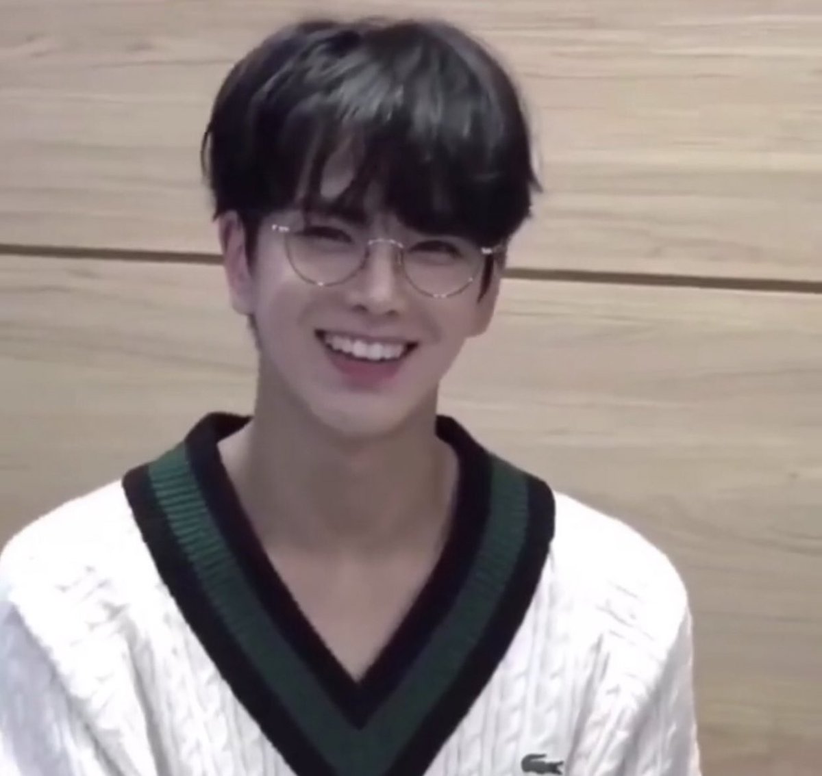 – younghoonpls never let him stop :,, he laughs bc of your beautiful words <3