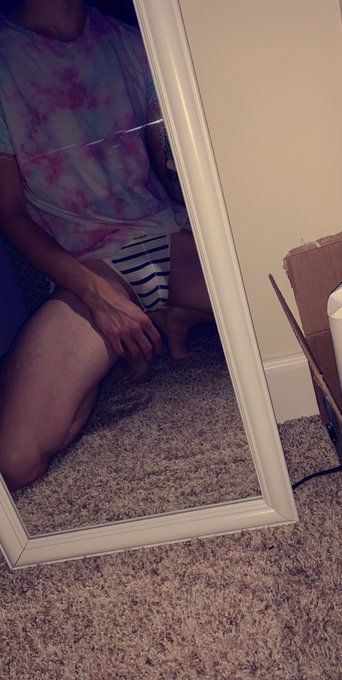 Couple more pics from the other night 😜🤪 https://t.co/ohCSa3ssd9