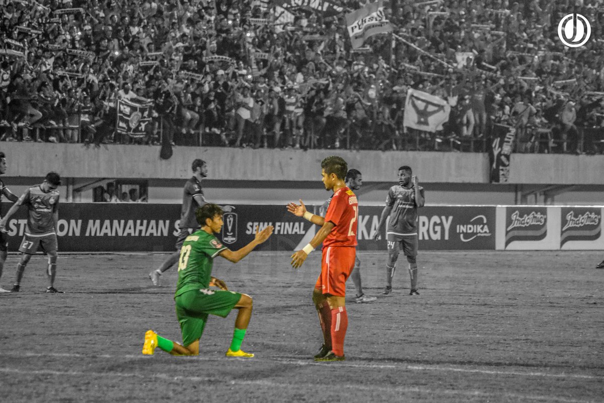 Fanboycrypto0x's tweet photo. "Ayo juk, kita sarapan gabus pucung bareng," kata bepe
🤝 👆
#persija
#jakmania
#JakOnline
#guepersija
#banggajakmania
#UpdateJO
#FotoJO https://t.co/1Zq7E8Kt9Q