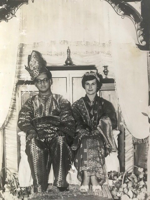 Pic: My parents' wedding in KK 1957. Students returning to India were appalled that my father was marrying a European. In KK and UK my grandparents were bemused but accepting. Brown and white never married before Independence but the day after, lots. It's far from Wales. 3/12 kr