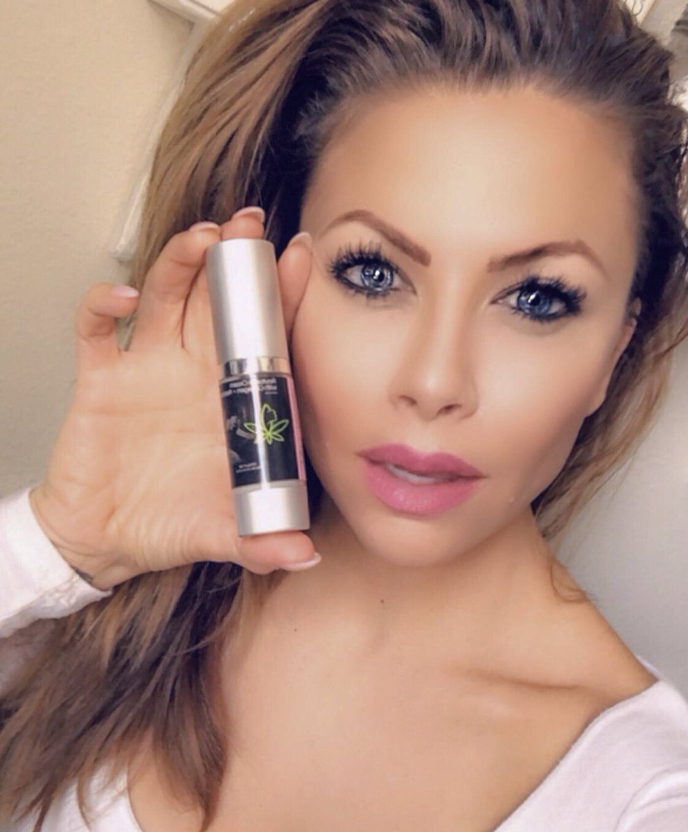 advancedmeds's tweet photo. It’s here...our Hemp Revitalize Cream w/collagen &amp; retinol. #skincare #antiaging #hemp #skin https://t.co/PILRDtECAW
