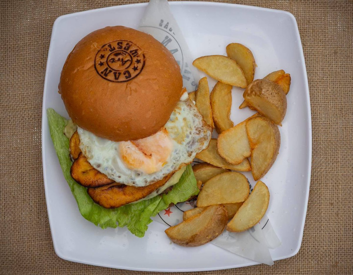 canwestcol's tweet photo. Agrégale un huevo frito a la hamburguesa casera y vas a quedar 🤯 ¡Bomba! 🤤🍔🍳 https://t.co/XpXLXYMcB9