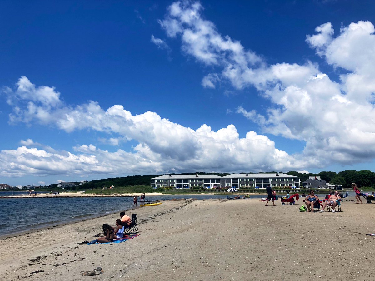 Emjay1028's tweet photo. Sorry @paul_L_obrien - itโs #MJTime and the very best season of all ๐โ๏ธ! #SummerSummerSummertime #Summer #MJWeather #July #CapeCod #Sunset #BeachLife #SummerLikeNoOther https://t.co/rGipF44aks