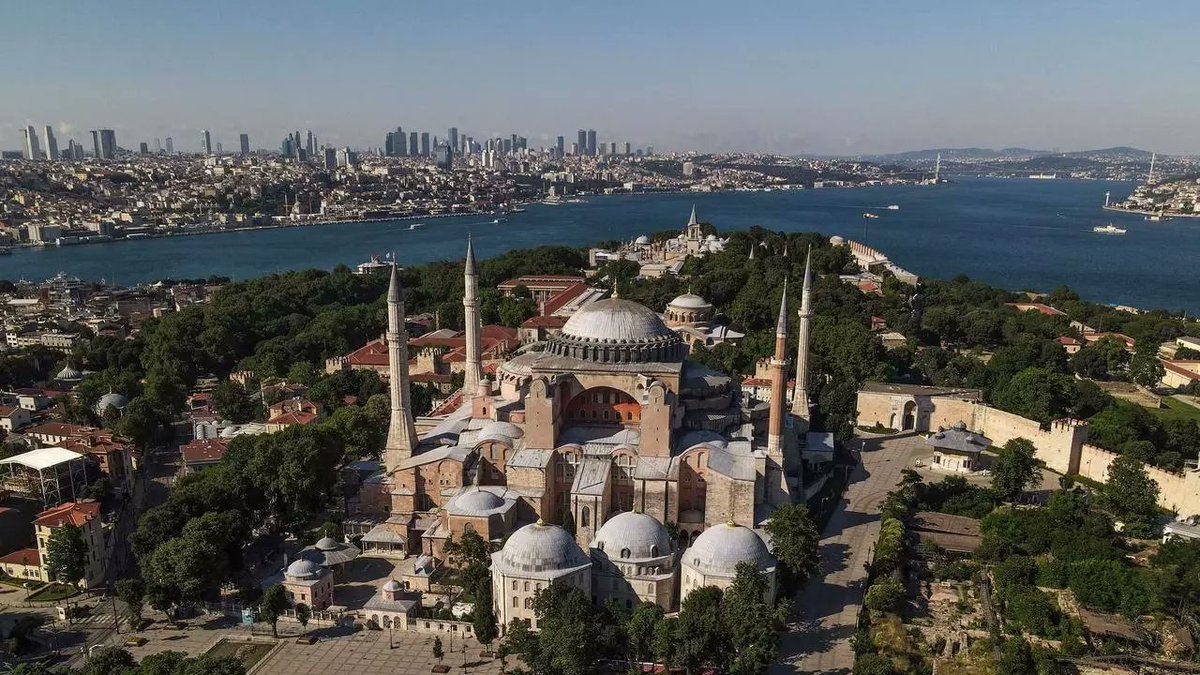When was the last time the Divine Liturgy was performed in  #HagiaSophia ? 28th May 1453? Wrong. 19th January 1919. A thread on the Great Church's brief, little known 20th century swansong. 
