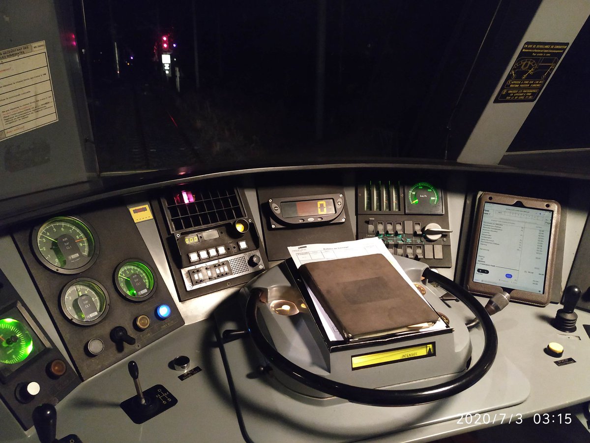 cargo_fr's tweet photo. Remise à l'heure à Réding... A 3h du matin, que du bonheur 🤪 #Naviland #Moselle #SNCFLogistics #freight https://t.co/u4ercDl5Su