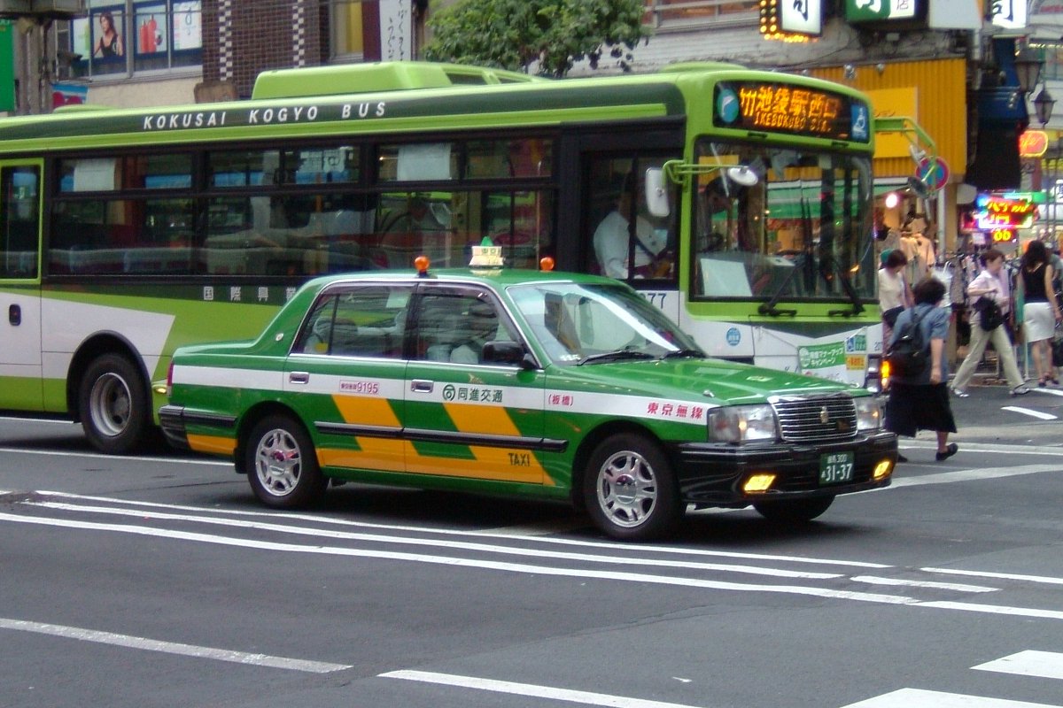 小野 久幸 Yuki En Twitter 今日のタクシー 後ろも同系色で ごちゃごちゃした写真で恐縮です いまは東京無線を脱退して ベイサイドホールディングス傘下となりました 同進交通株式会社 練馬300あ3137 トヨタクラウンセダン 05年7月 東京都豊島区 １日