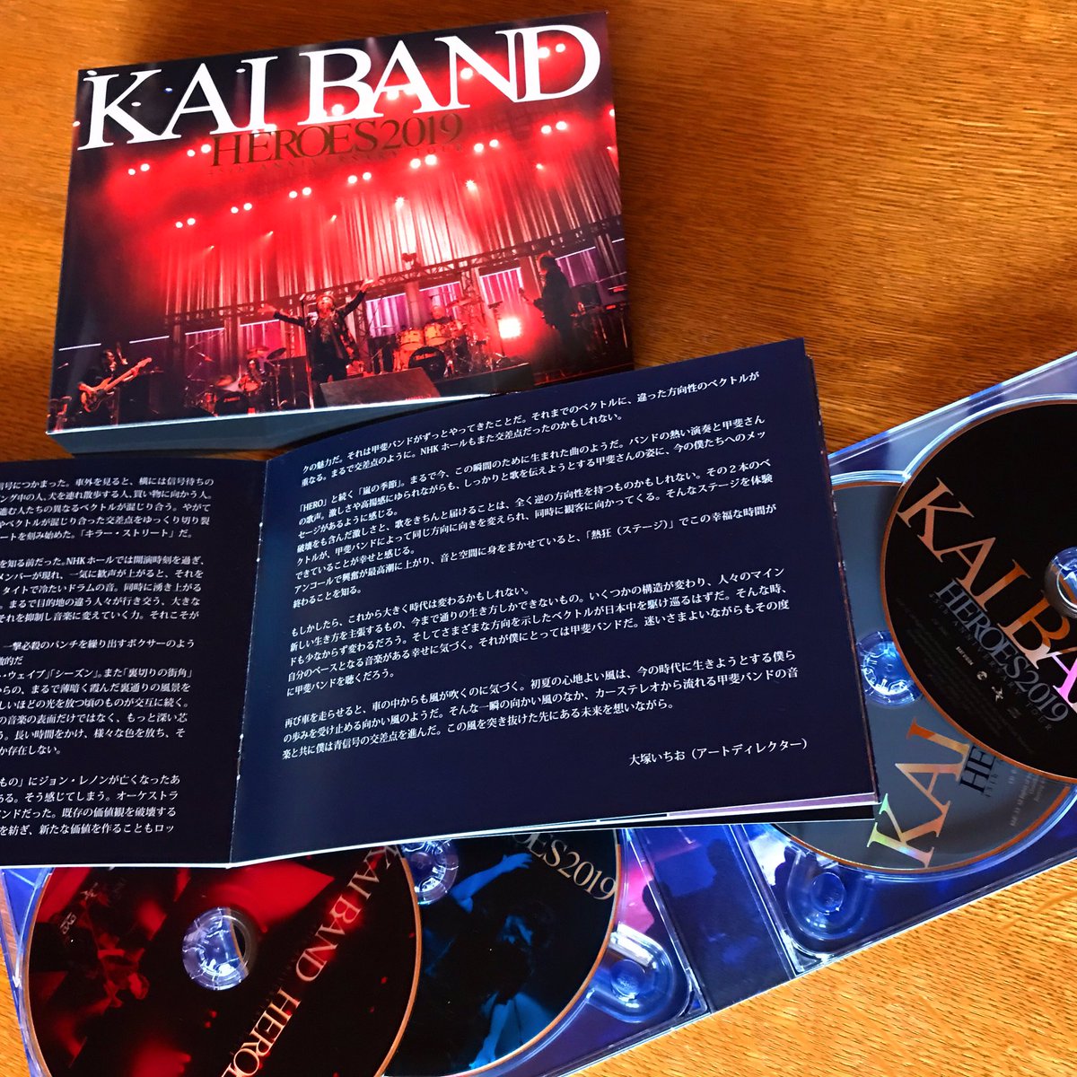 大塚いちお على تويتر 甲斐バンドのnhkホールでのライブdvdが届いた 人生2度目の甲斐さんへのライナーノート 予想以上に豪華なパッケージで ブックレットには僕の文章だけ なんて幸せな仕事なんだろ
