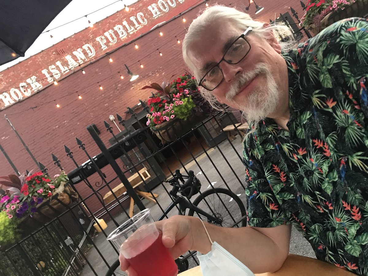 BikingMom's tweet photo. Enjoying three of my favorite things: time with the hubby, biking and enjoying good beer! #RIPH #PricklyPearadise #2Towns #goodbeer #gobike https://t.co/kTEPBcQoeu