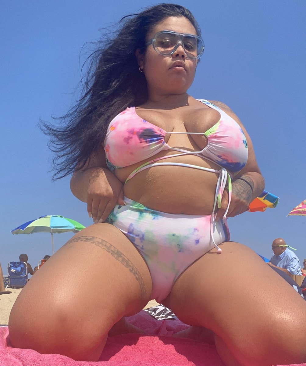YOUNGGRISELDA_'s tweet photo. ICE POP FRAMES AVAILABLE TOMORROW @ 3PM 🔥💧
https://t.co/Qi2A710bRq https://t.co/bKqM30AZcN