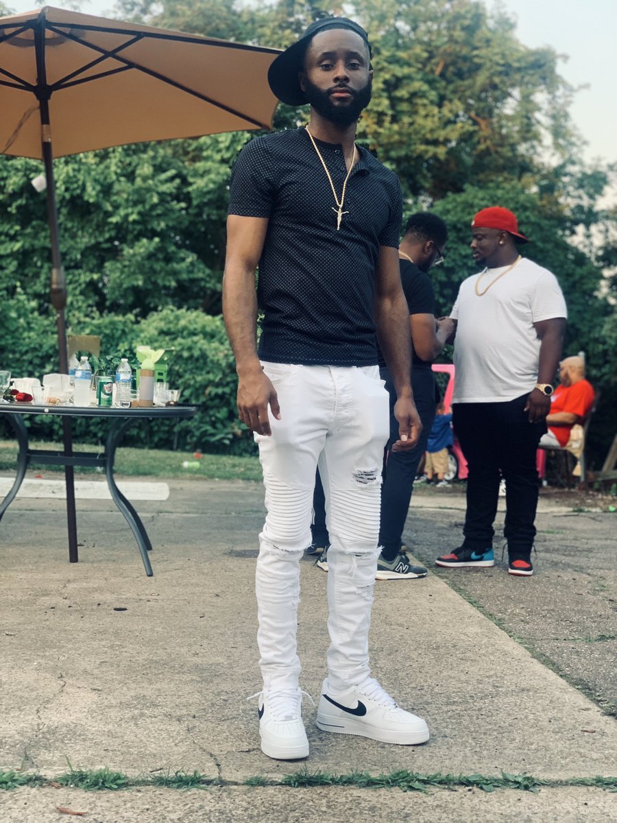 Elijah12Hill's tweet photo. I don’t fxck with nxggas, never did 🖤💯 https://t.co/cyNBVBfZbJ