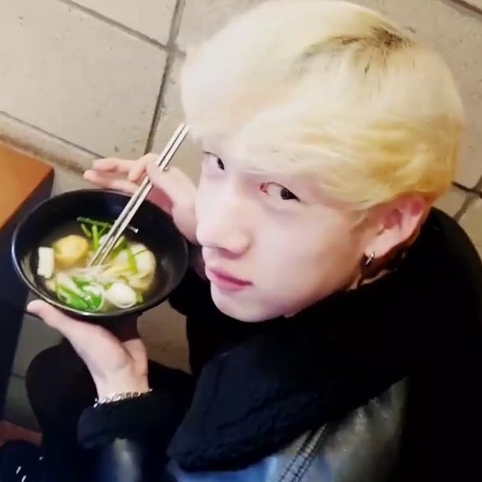 tiny__chans's tweet image. 🍲🥢 #방찬