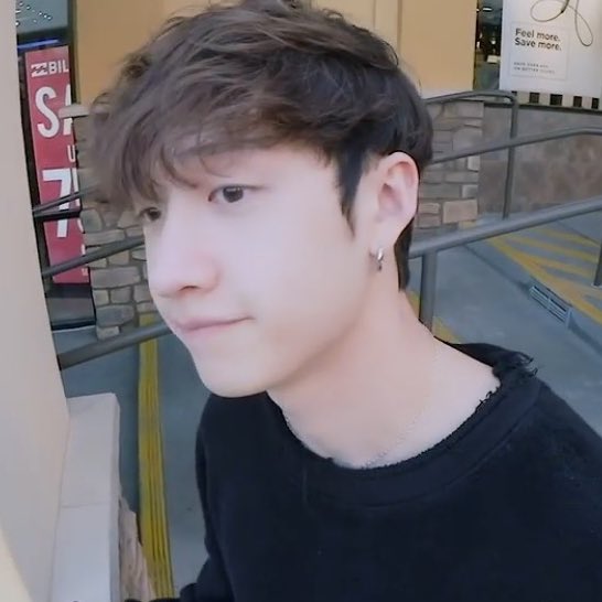 tiny__chans's tweet image. he looks so fluffy here 🥺 #방찬