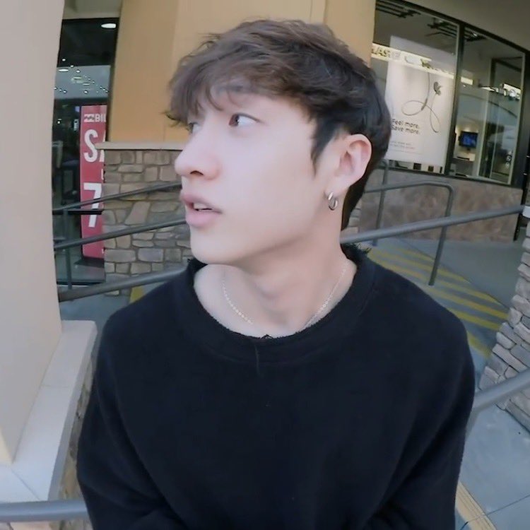 tiny__chans's tweet image. he looks so fluffy here 🥺 #방찬