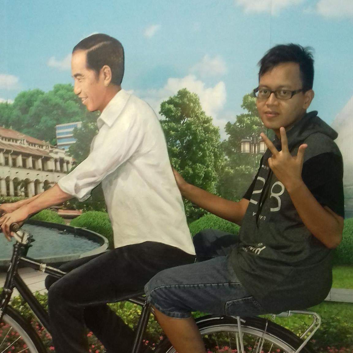 Full of love and happy birthday to the country\s leader
Mr. Joko widodo 