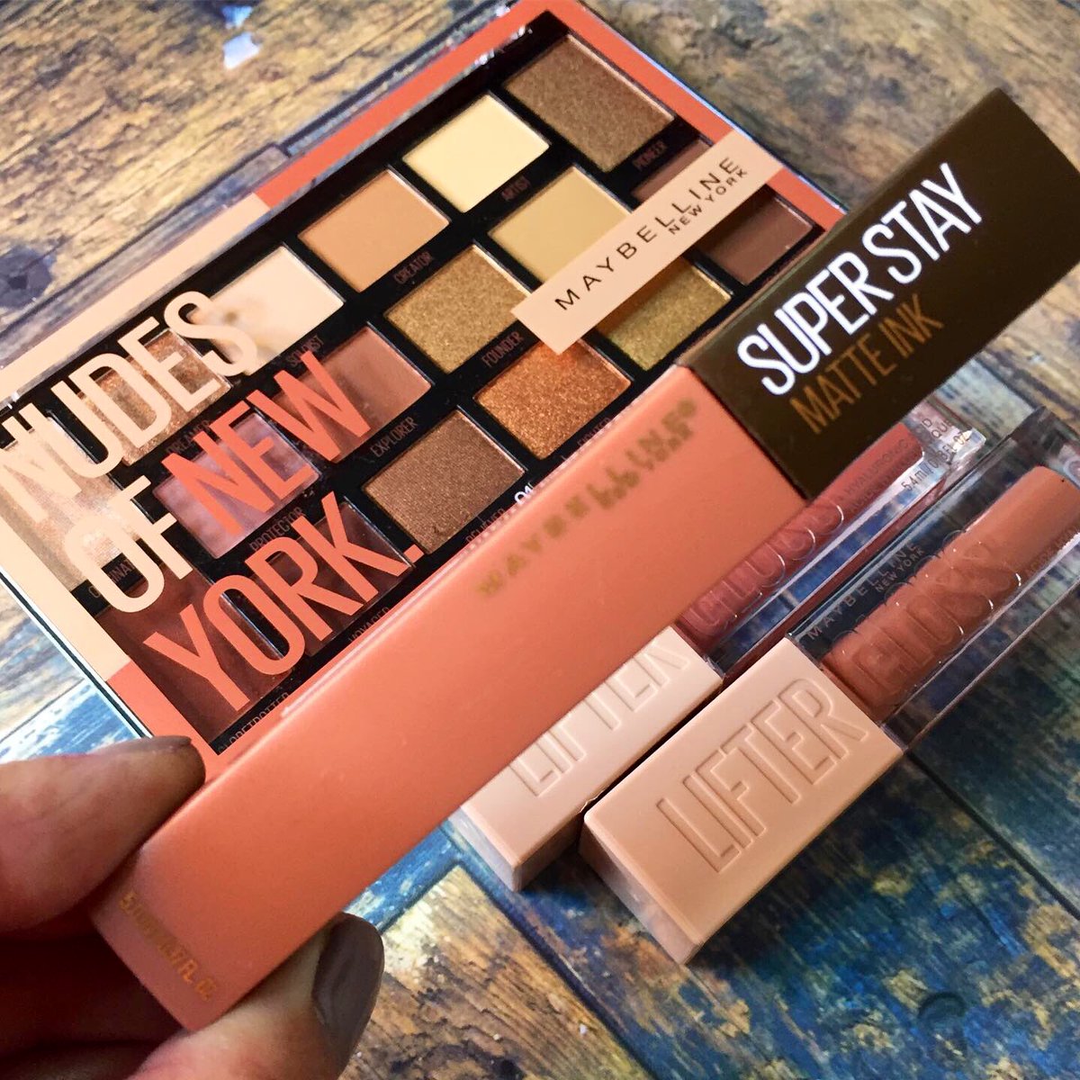 siemprevanidosa's tweet photo. Estos nuevos productos de @Maybelline Me tienen flechada #SummerVibes #MakeupTester https://t.co/G7LjoziPOj