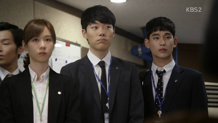 before kim junghwan has stole our heart, ryu junyeol already draw attention in Socialphobia (2015) movie as Yanggae, and appeared as ‘extras’ in The Producers as new pd along with  #KimSooHyun and  #GongHyojin  #RyuJunYeol