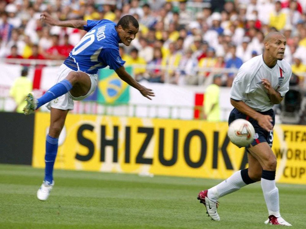 AndyBodfish's tweet photo. Eighteen years ago today #otd 

🏴󠁧󠁢󠁥󠁮󠁧󠁿 1-2 🇧🇷, Shizuoka
#Worldcup02 🇰🇷🇯🇵 Q-F

#ENGLAND lose to #BRAZIL for the third time in a row at World Cups (after 1-3 in 62 q-f and 0-1 in 70).

Only other Finals meeting = 0-0 #sweden58 which was the World Cup Finals' first-ever goalless draw. https://t.co/lZxja95DAm